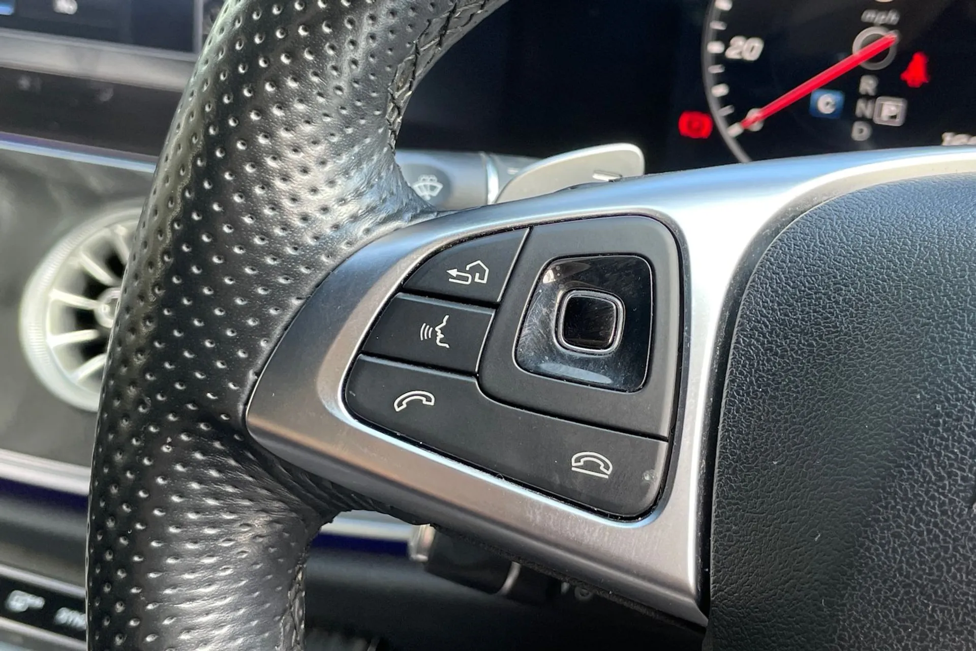 MERCEDES-BENZ E CLASS thumbnail image number 35