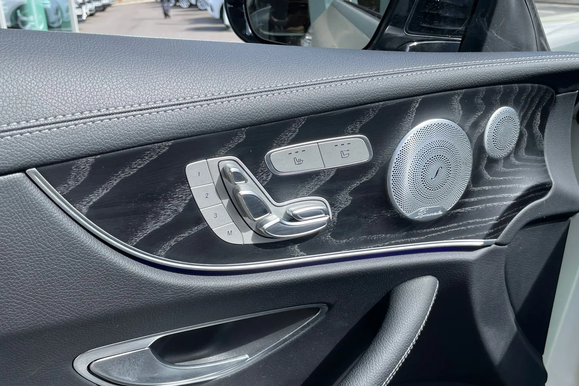 MERCEDES-BENZ E CLASS thumbnail image number 28