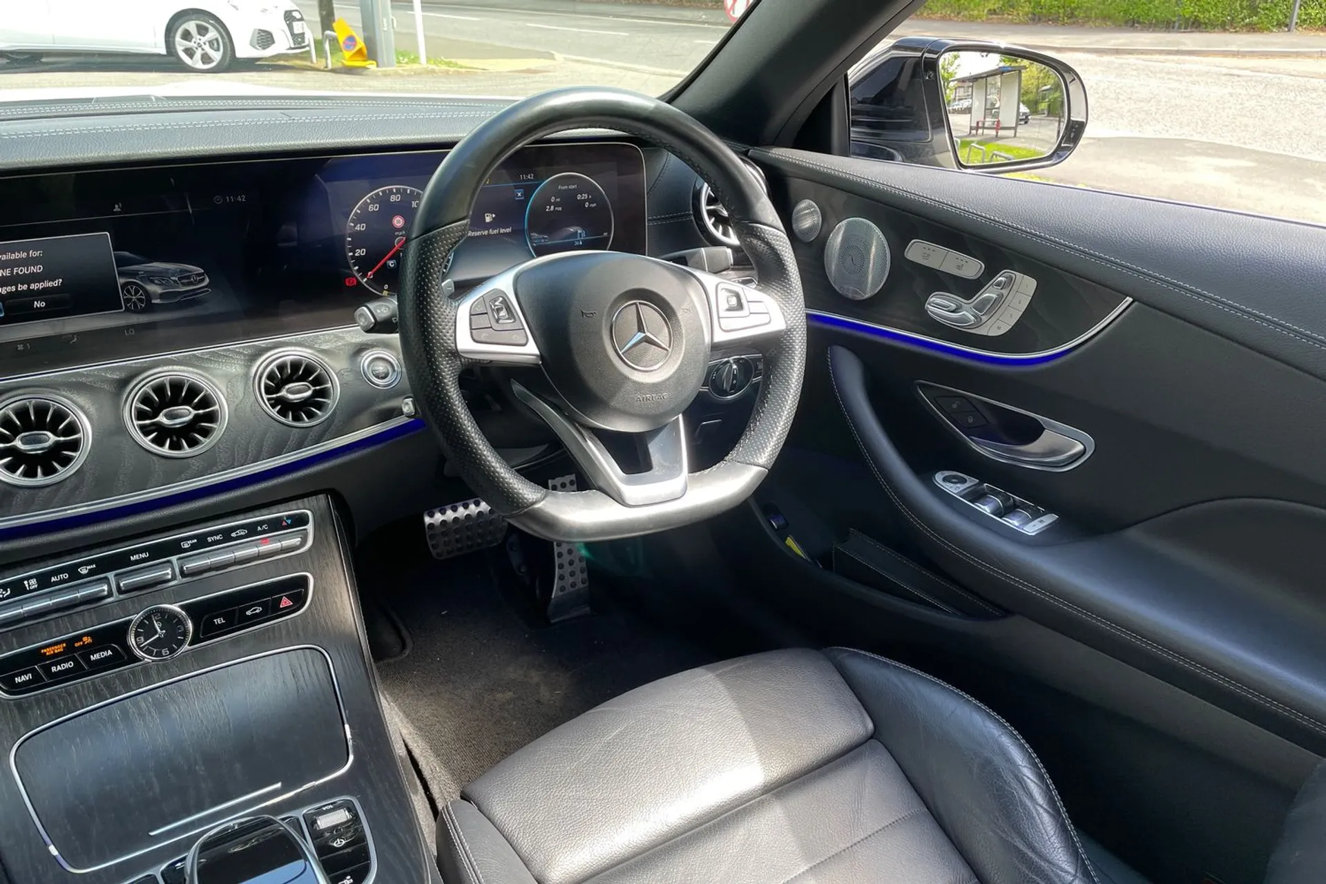 MERCEDES-BENZ E CLASS thumbnail image number 32