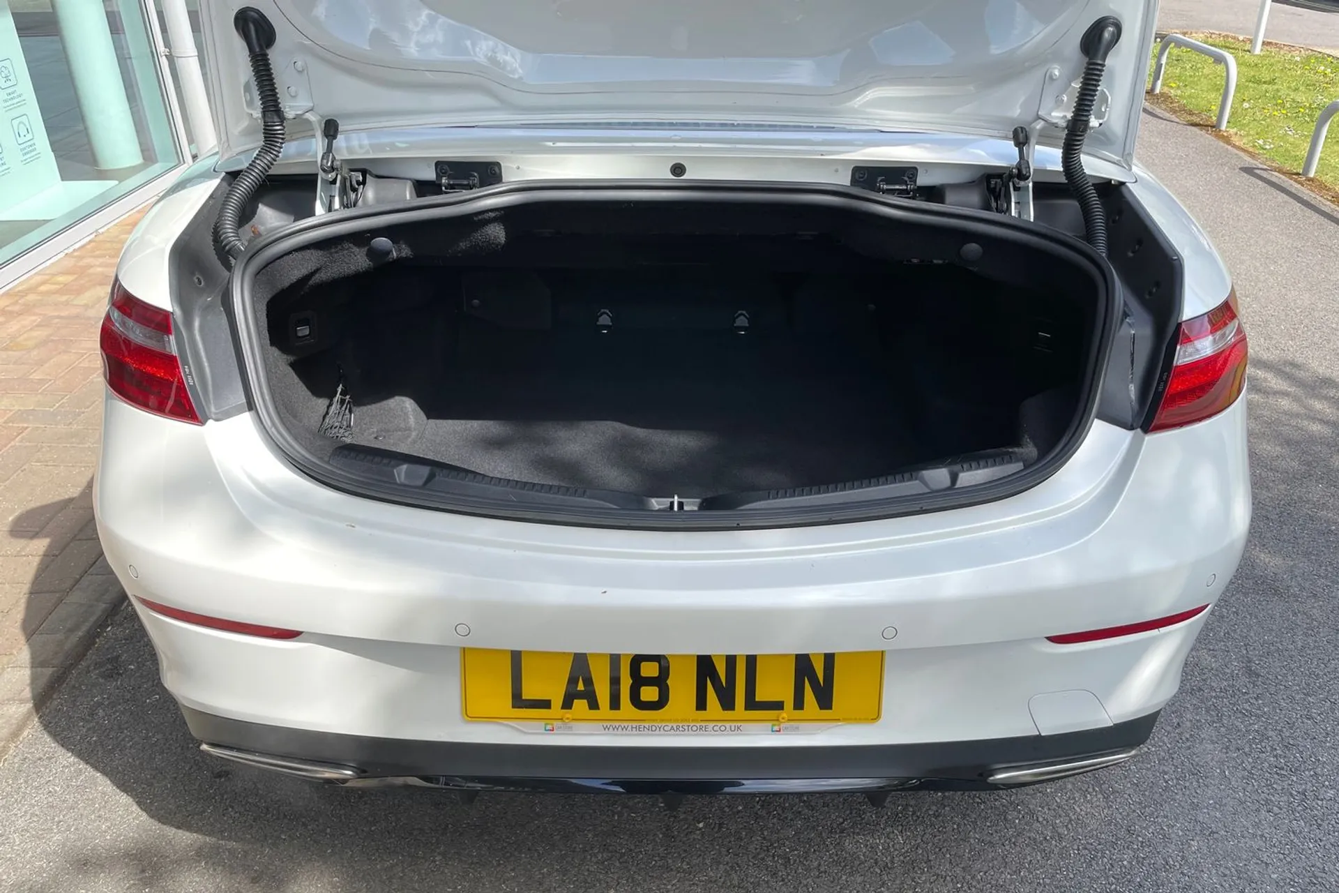 MERCEDES-BENZ E CLASS thumbnail image number 18