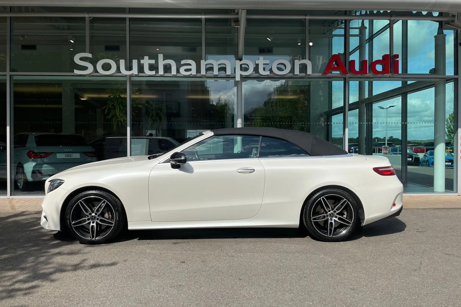 MERCEDES-BENZ E CLASS thumbnail image number 8