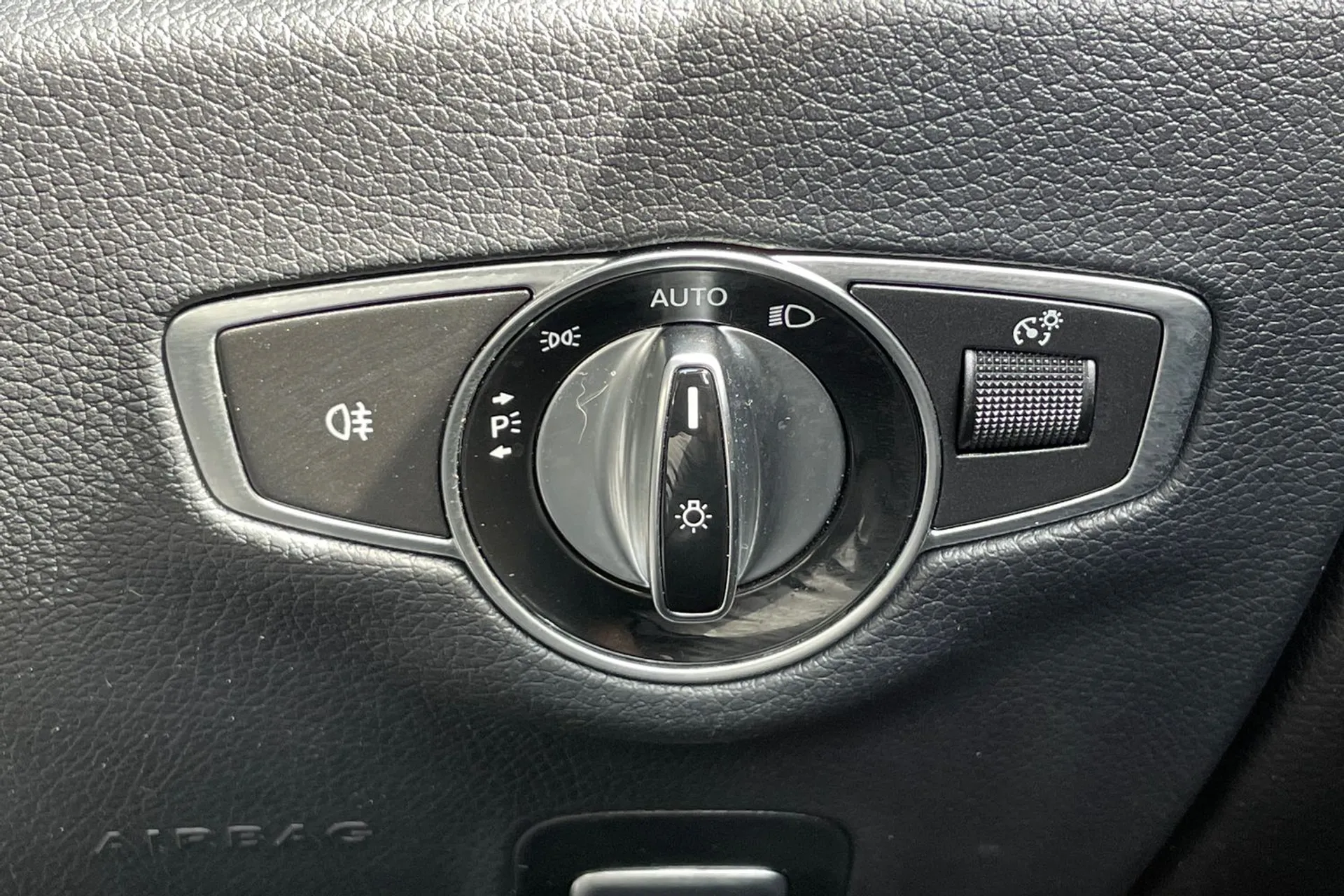 MERCEDES-BENZ E CLASS thumbnail image number 51