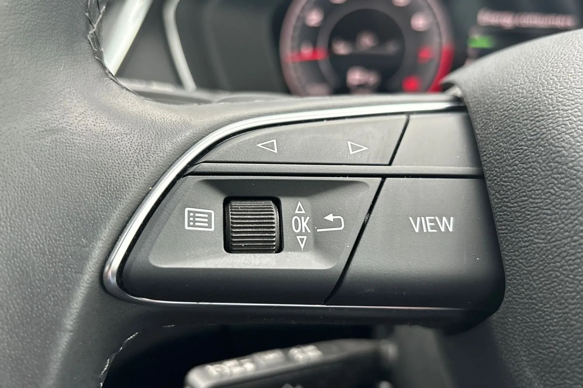 Audi Q5 thumbnail image number 36