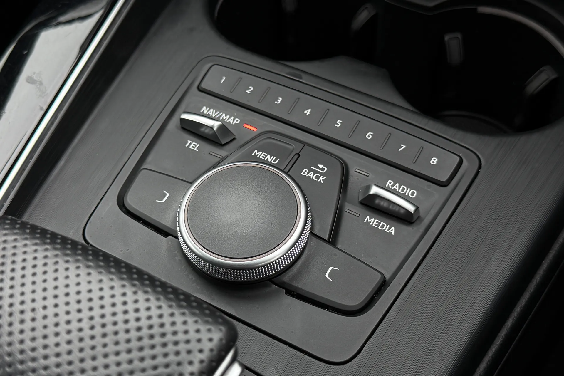 Audi A4 thumbnail image number 22