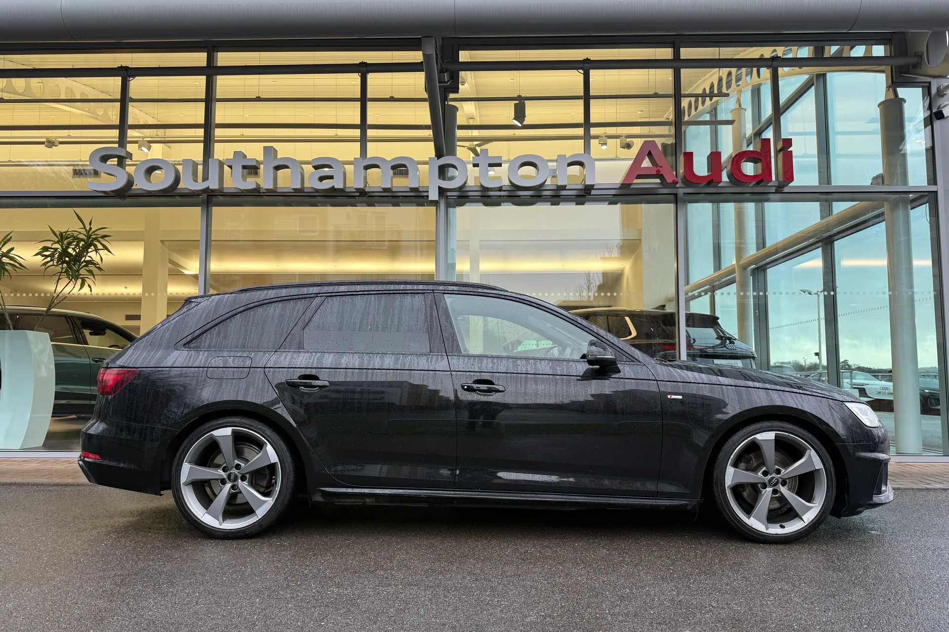 Audi A4 thumbnail image number 2