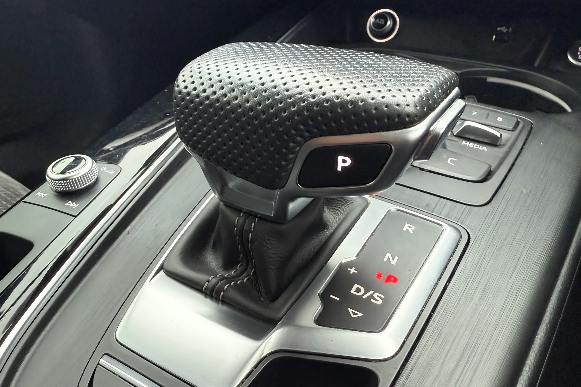 Audi A4 thumbnail image number 19