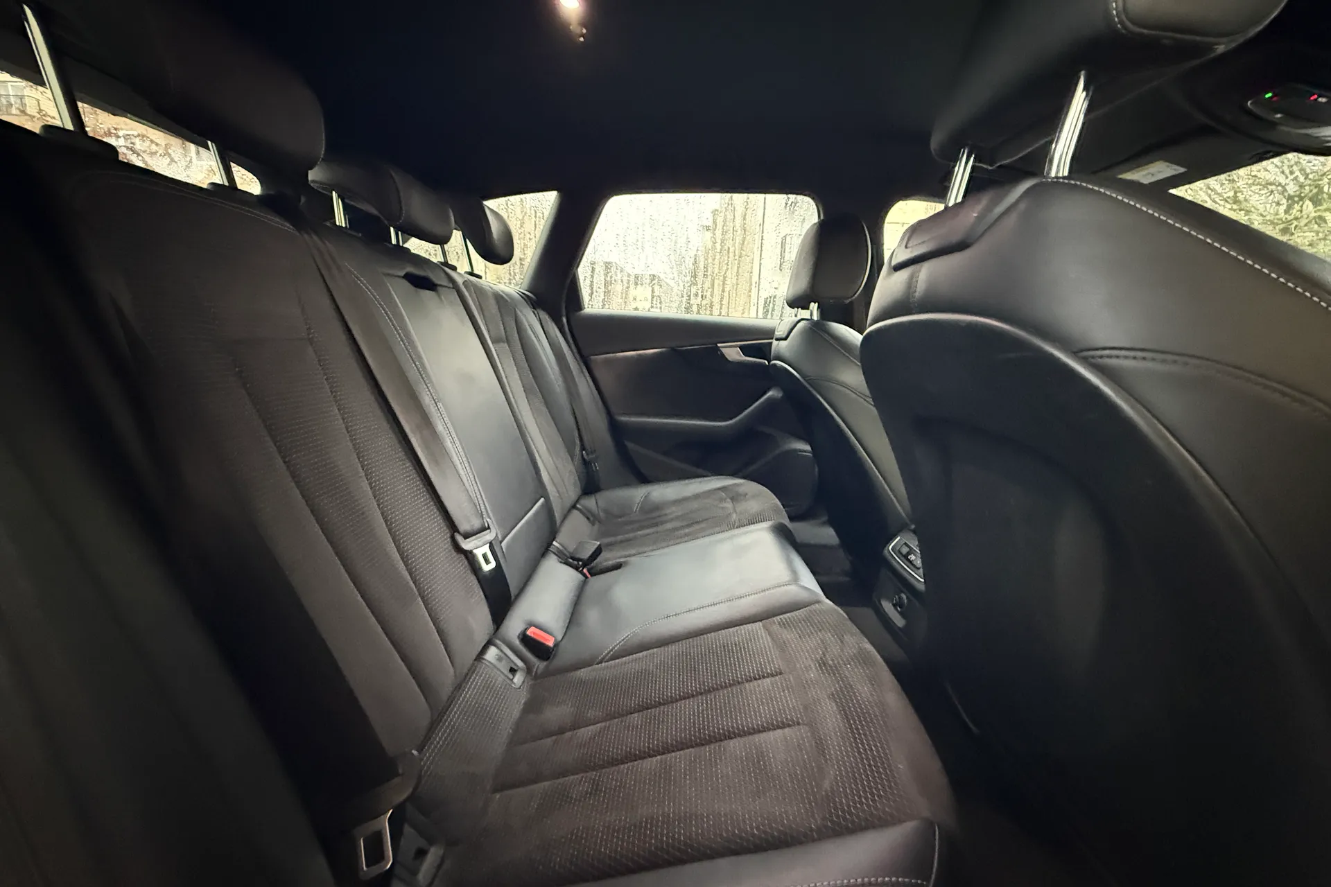 Audi A4 thumbnail image number 37