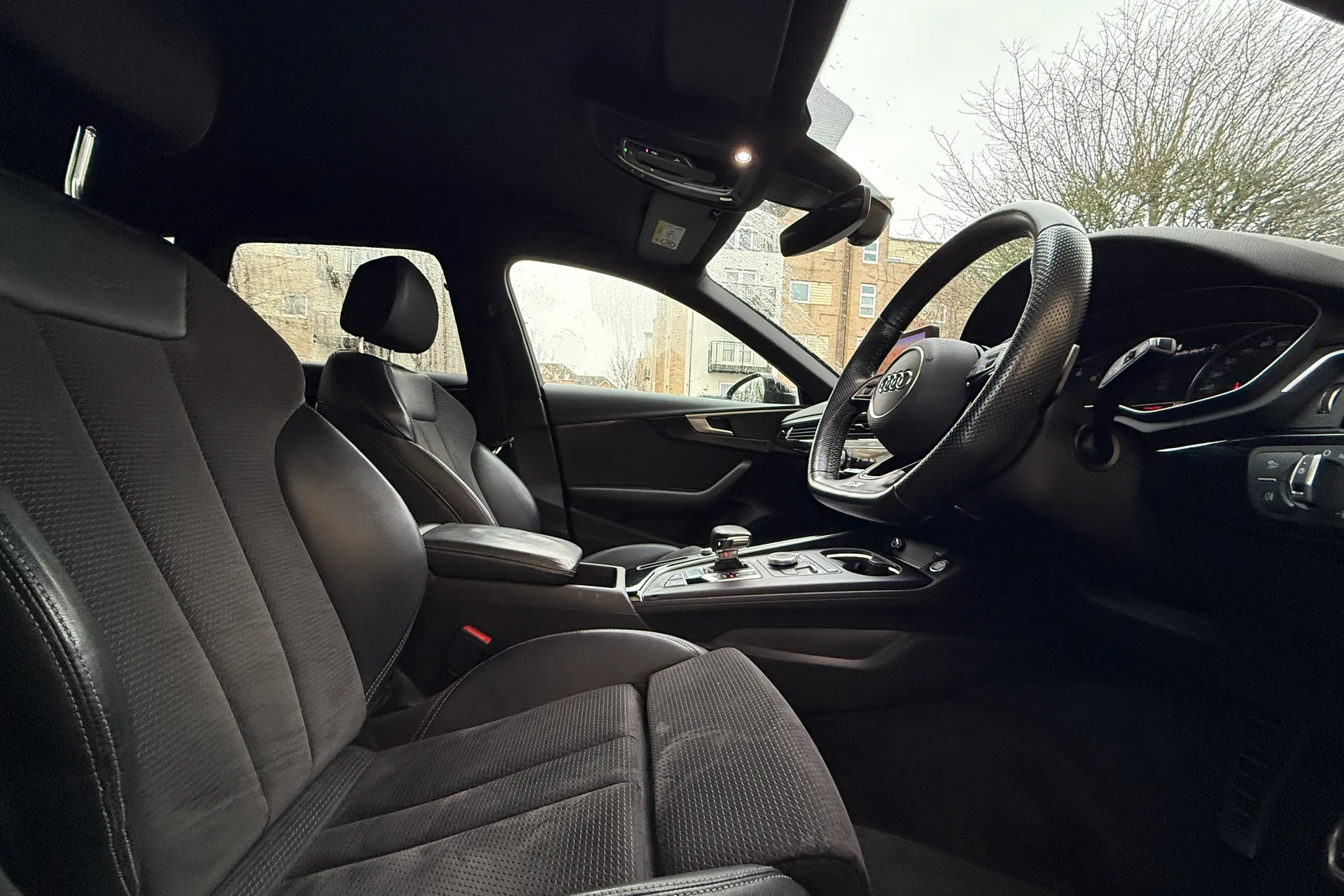 Audi A4 thumbnail image number 31