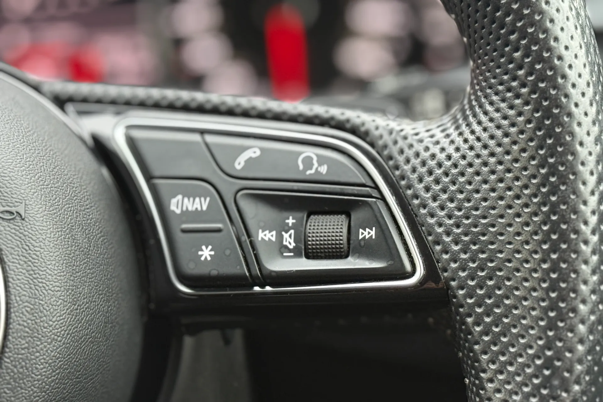 Audi A4 thumbnail image number 17