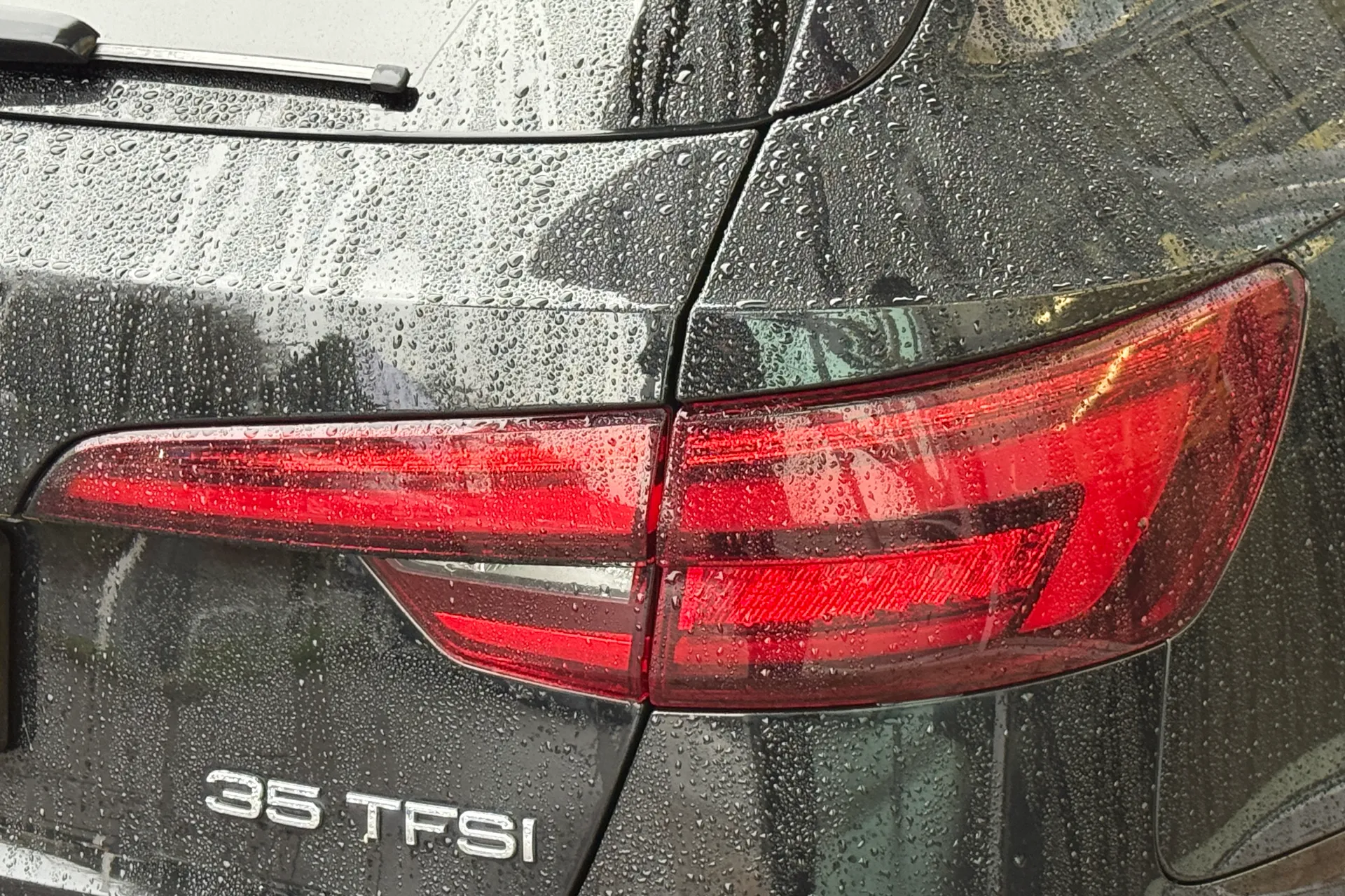 Audi A4 thumbnail image number 44