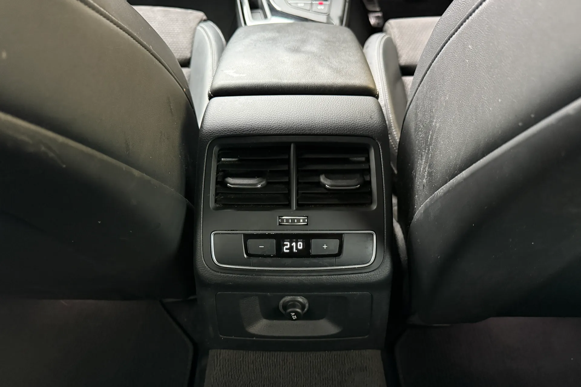 Audi A4 thumbnail image number 39