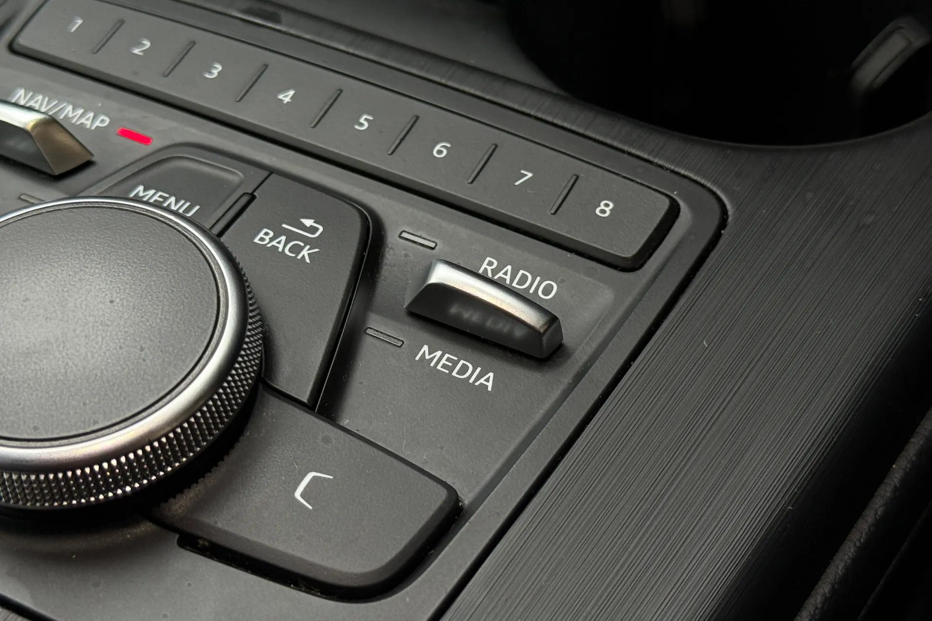 Audi A4 thumbnail image number 30