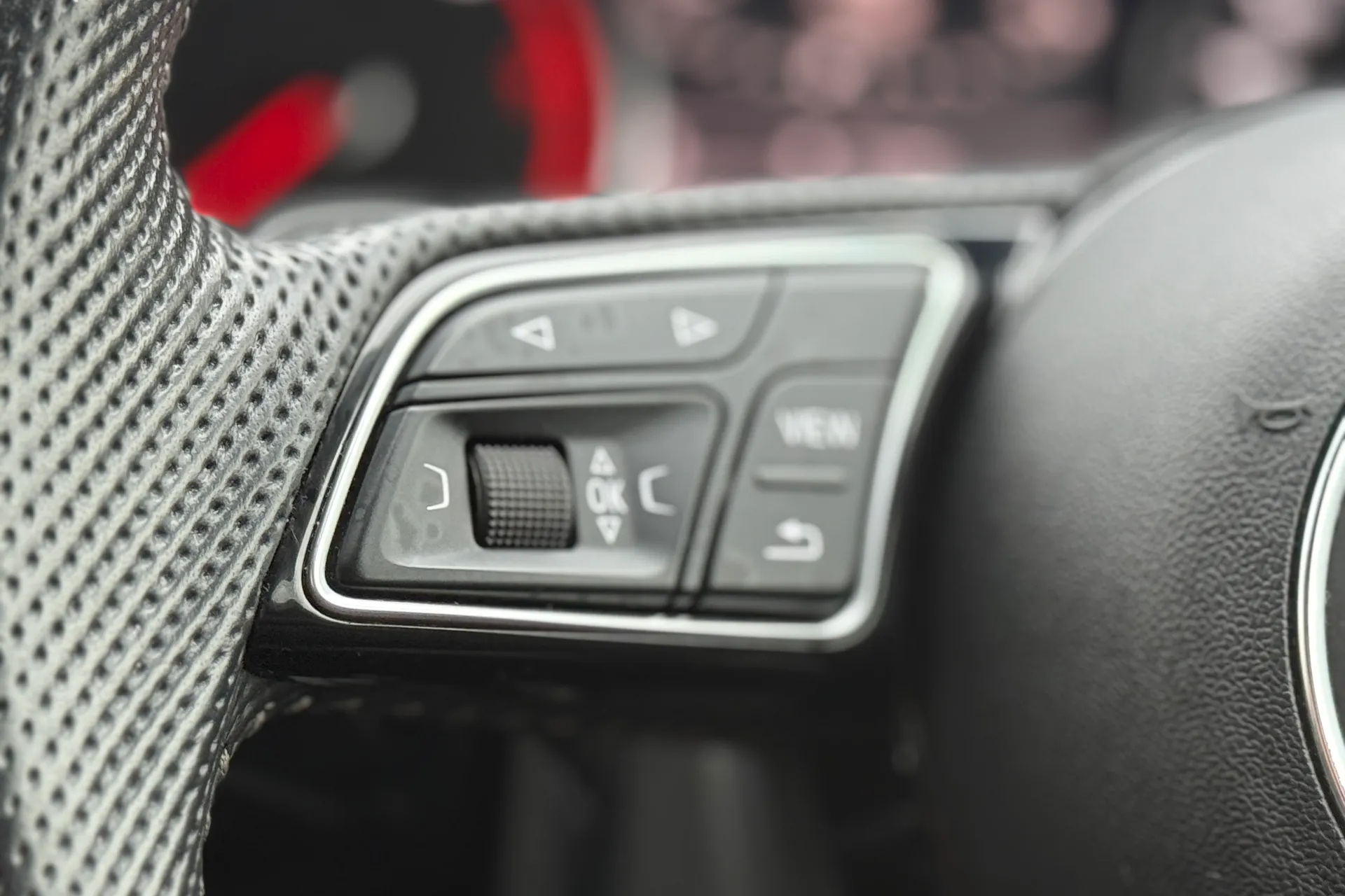 Audi A4 thumbnail image number 16