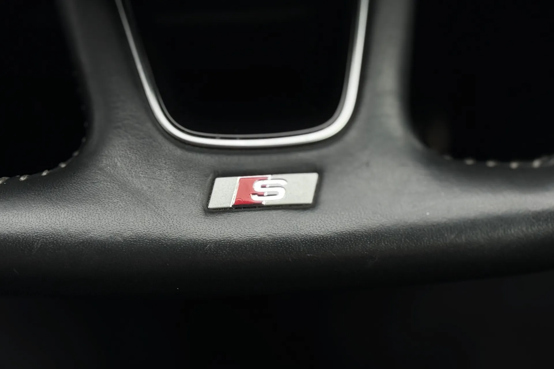 Audi A4 thumbnail image number 18