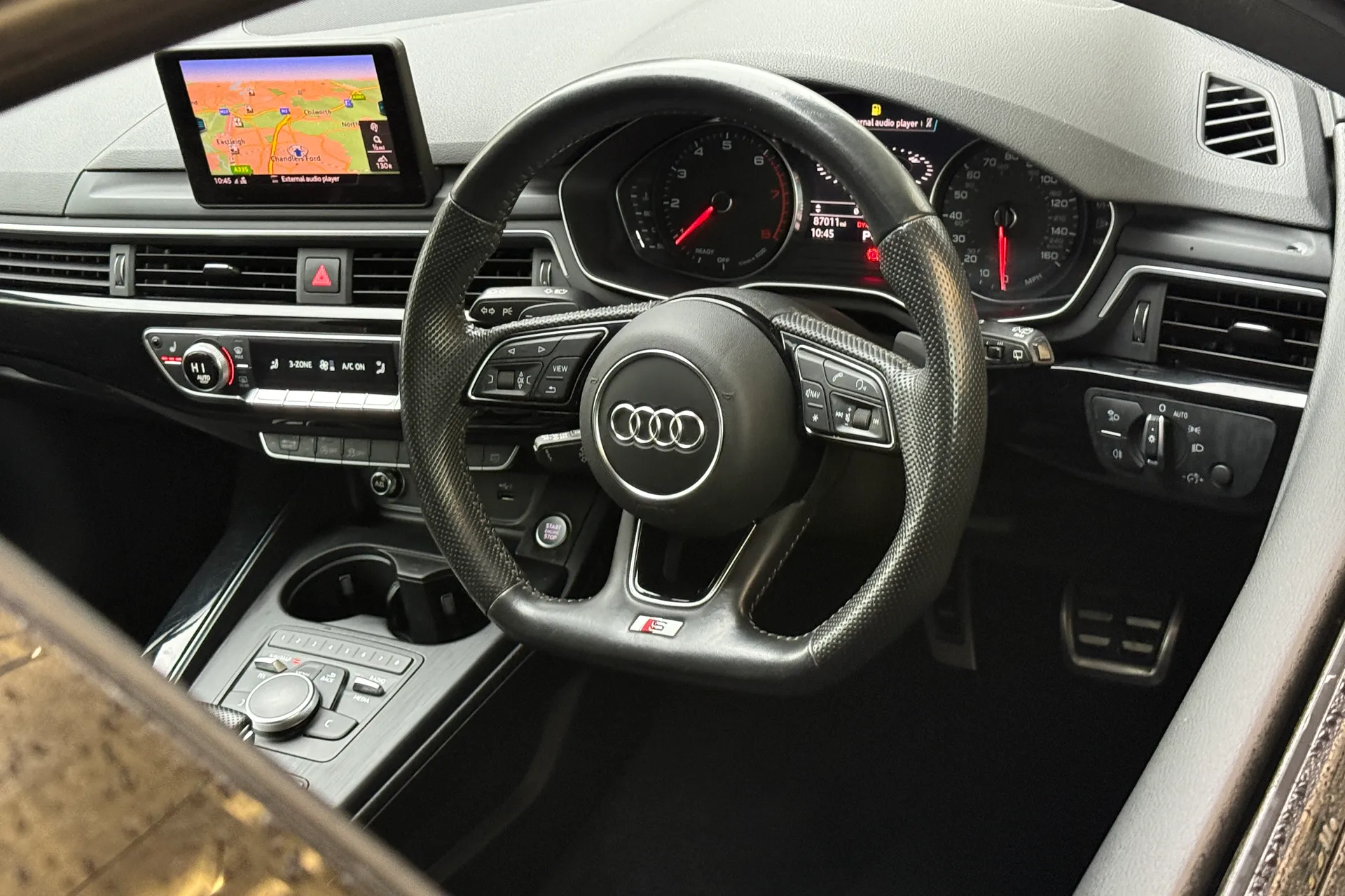 Audi A4 thumbnail image number 32