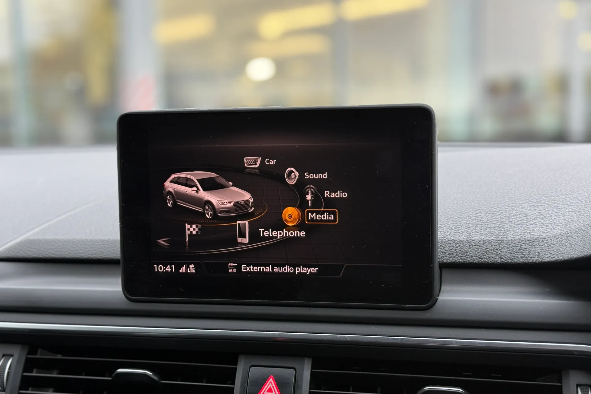 Audi A4 thumbnail image number 12