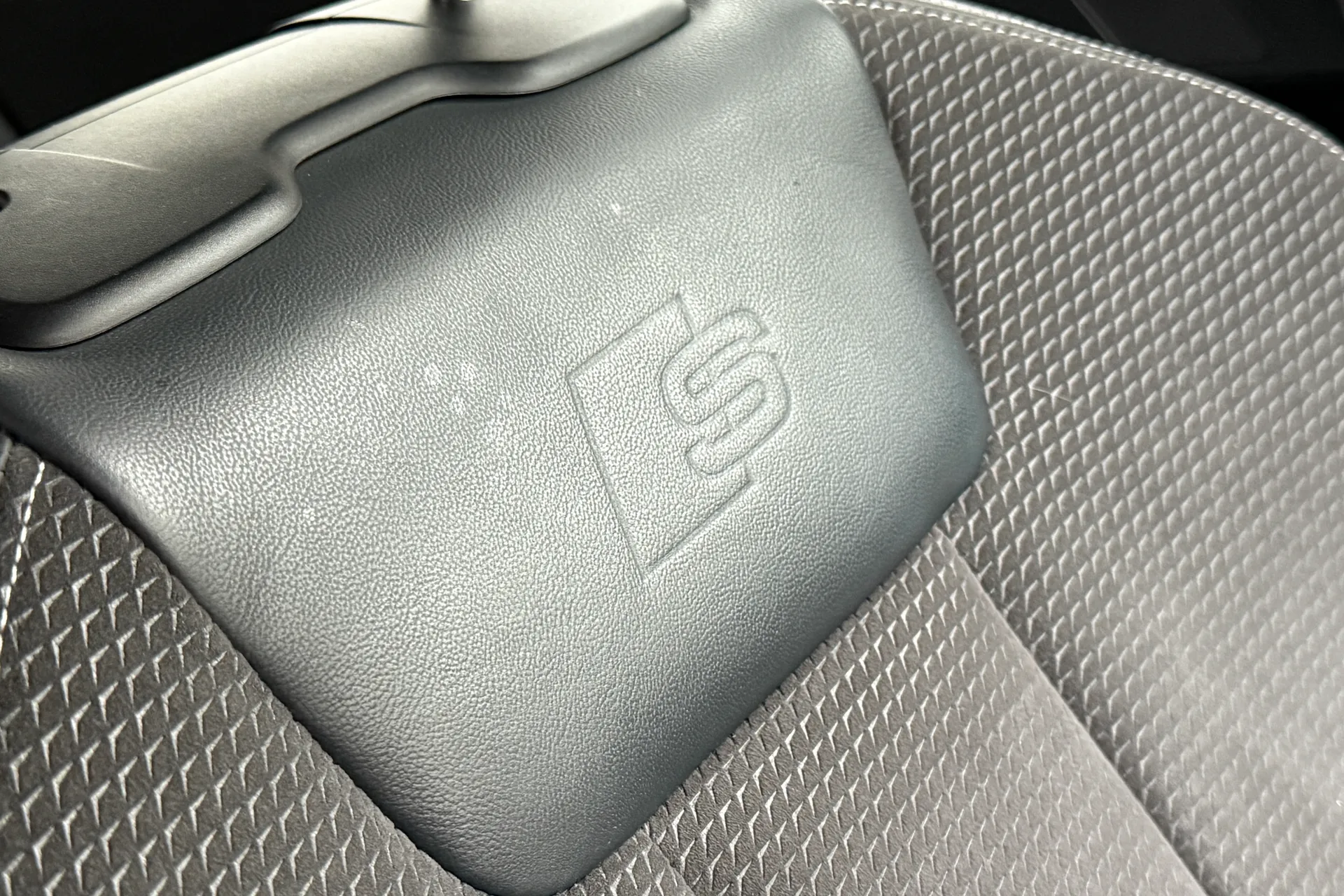 Audi A4 thumbnail image number 28