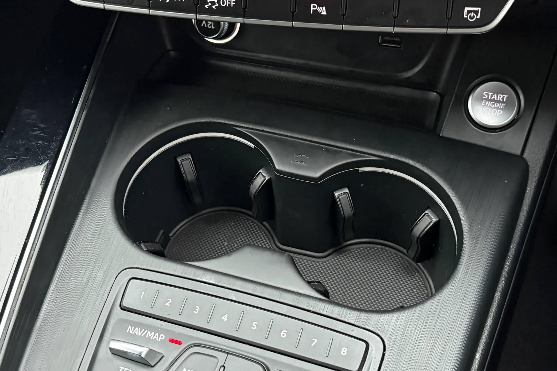 Audi A4 thumbnail image number 24