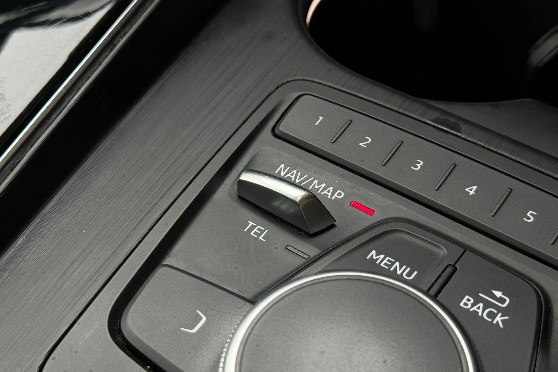 Audi A4 thumbnail image number 29