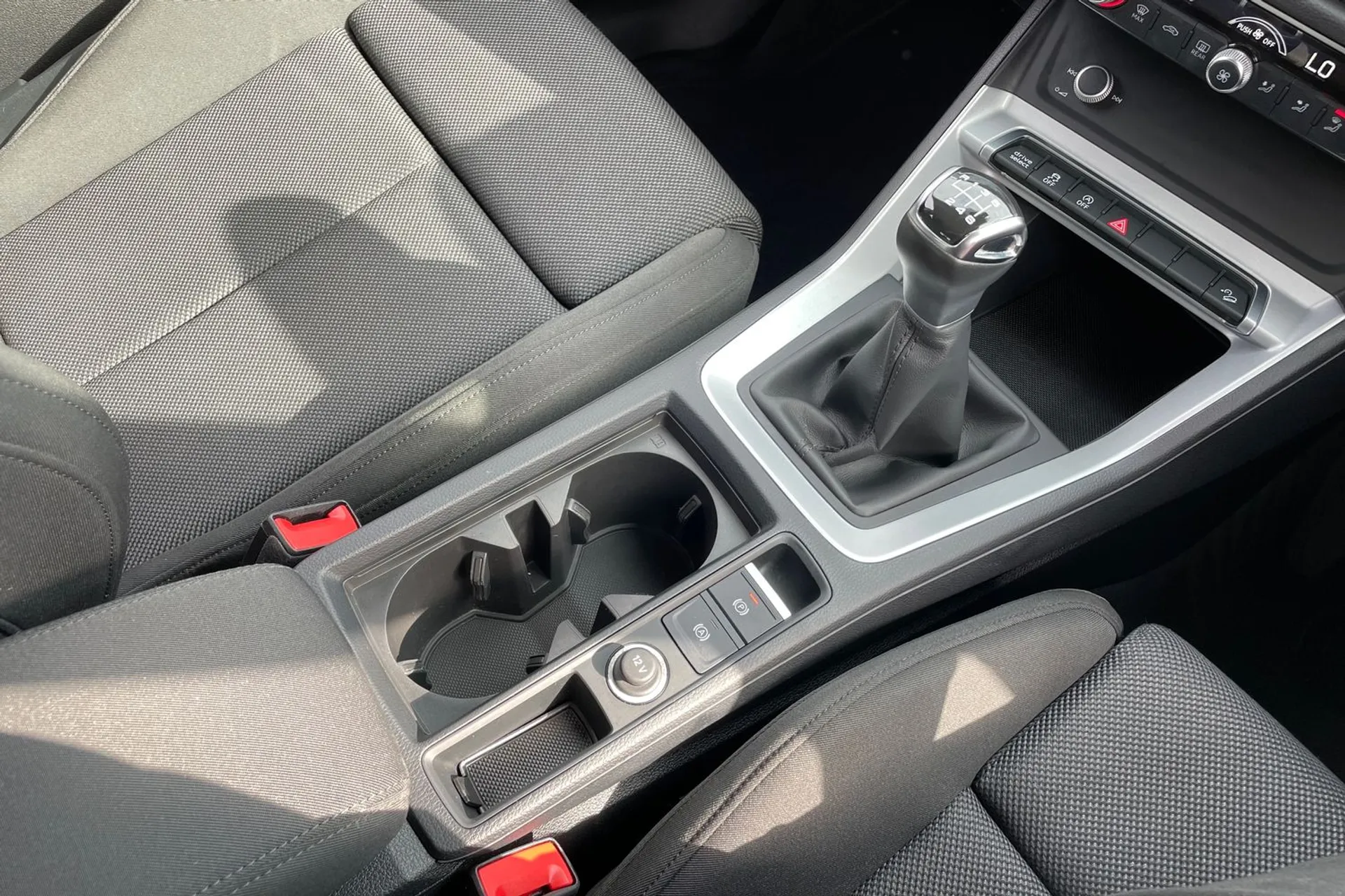 Audi Q3 thumbnail image number 30