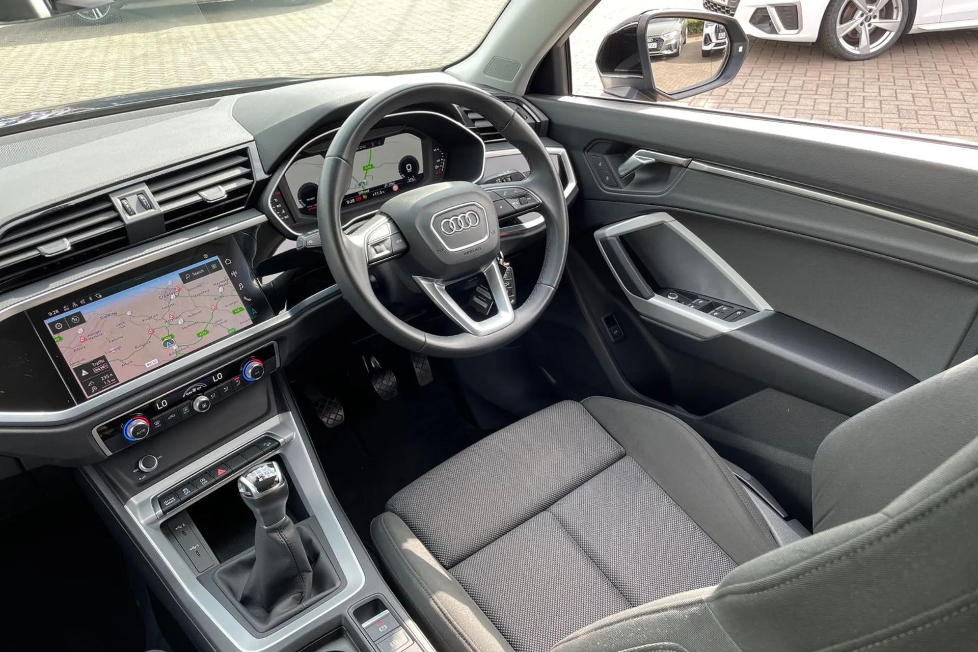 Audi Q3 thumbnail image number 33