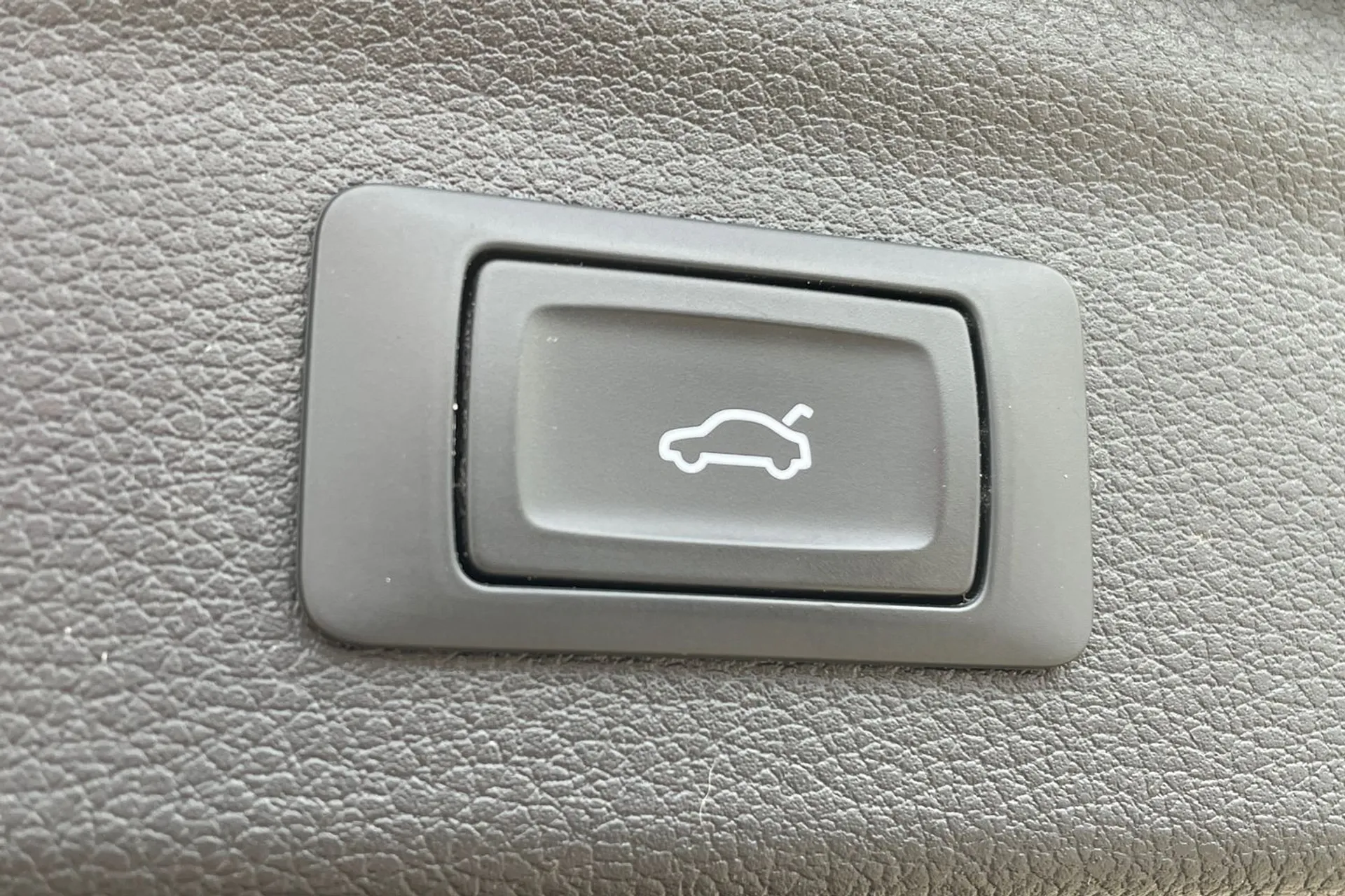 Audi Q3 thumbnail image number 28