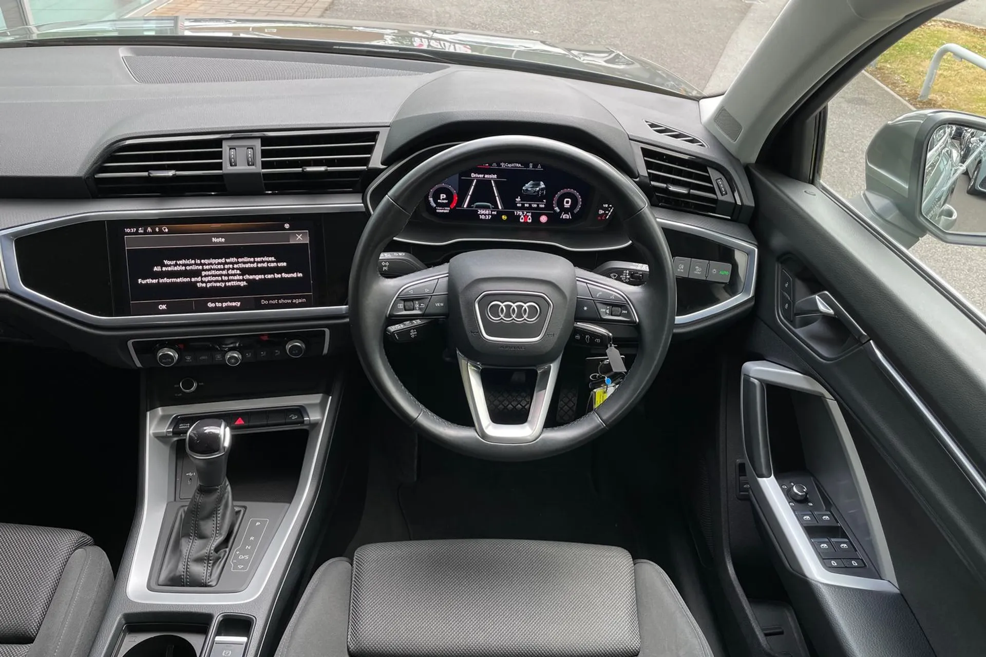 Audi Q3 thumbnail image number 33