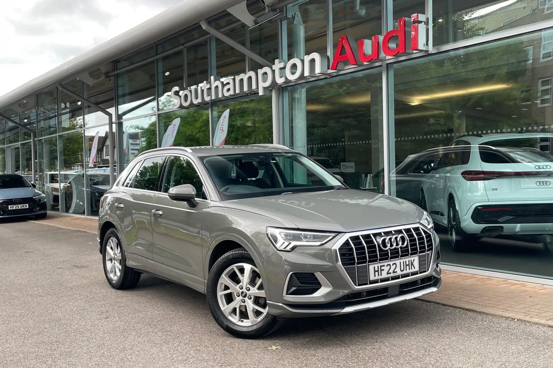 Audi Q3 focused image