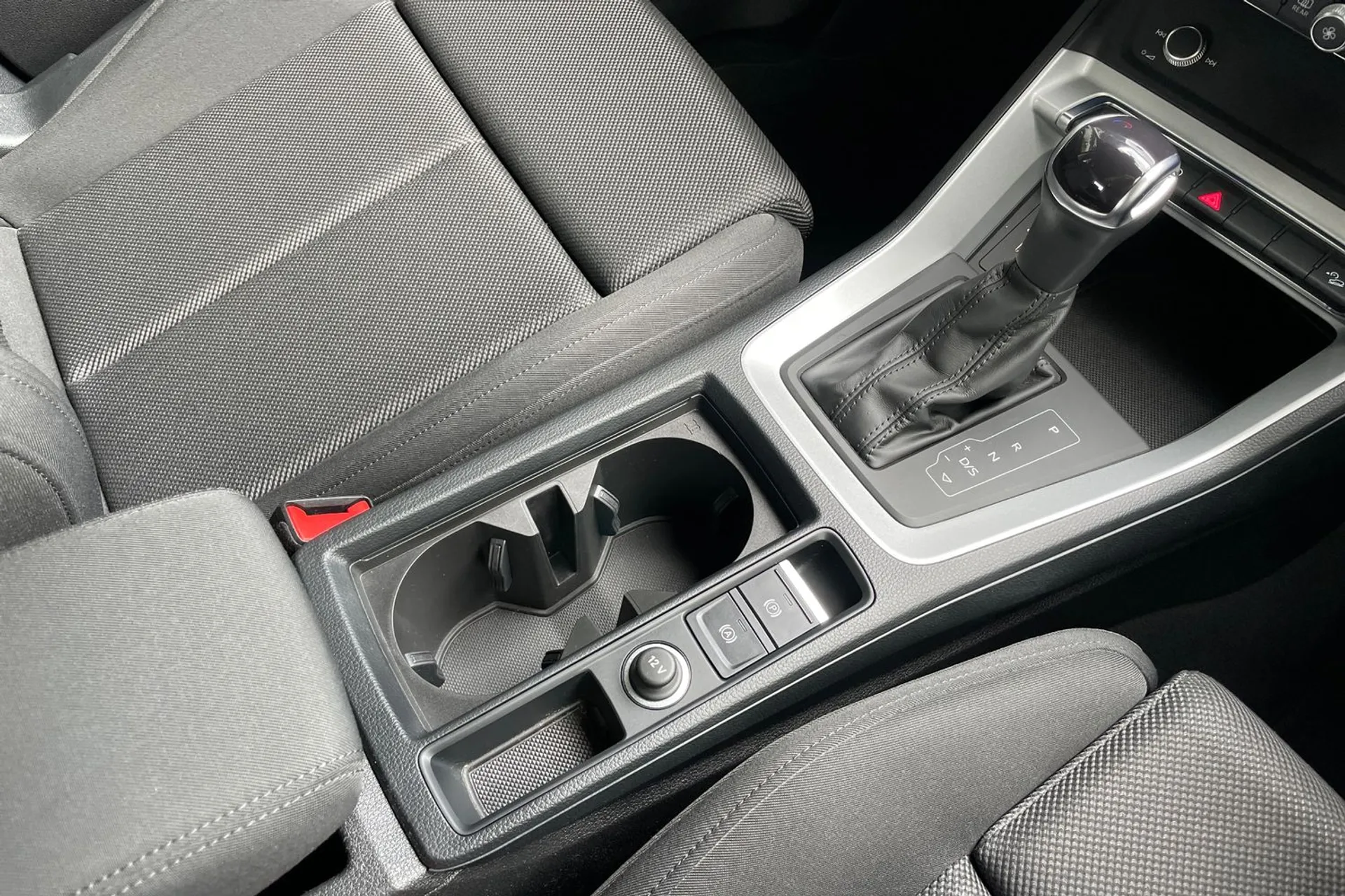 Audi Q3 thumbnail image number 40