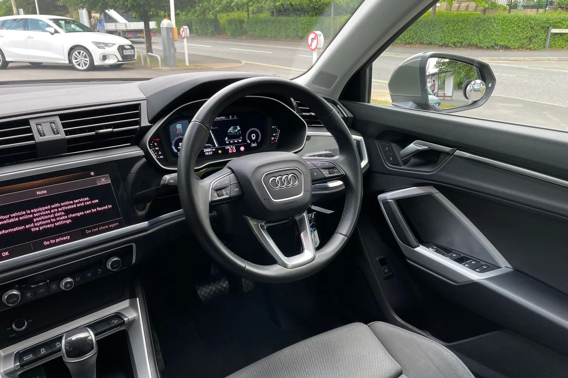 Audi Q3 thumbnail image number 32