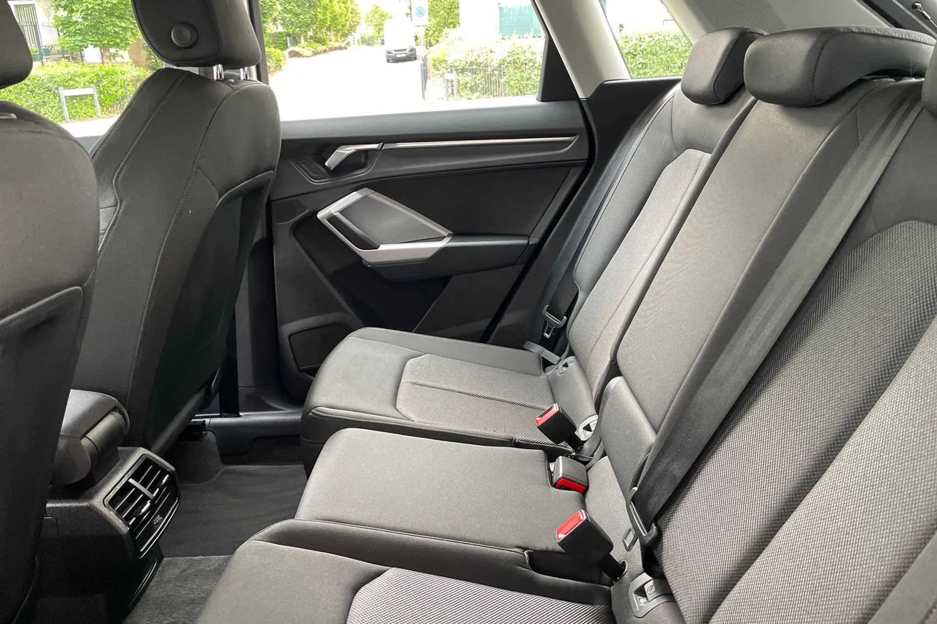 Audi Q3 thumbnail image number 29