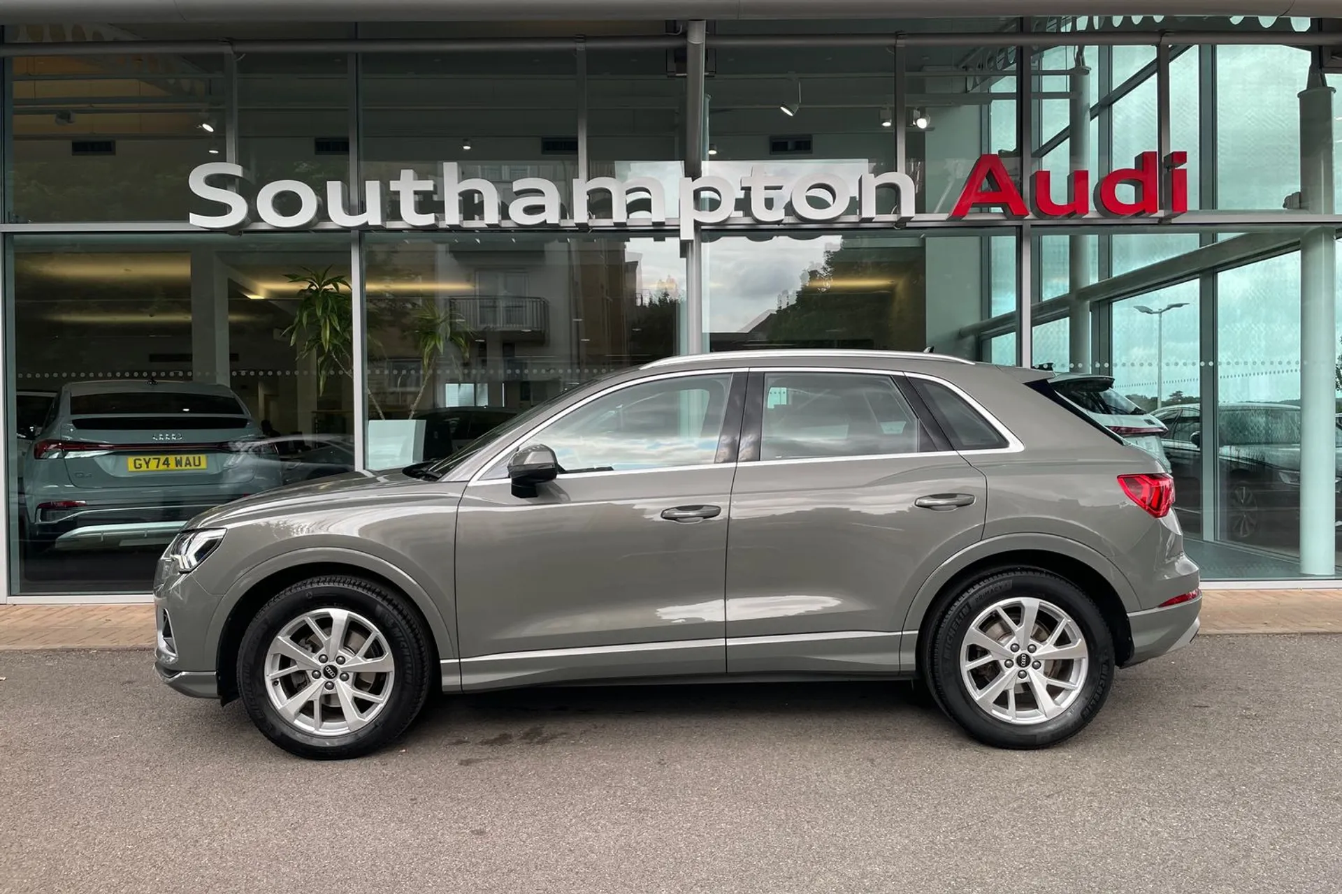 Audi Q3 thumbnail image number 8