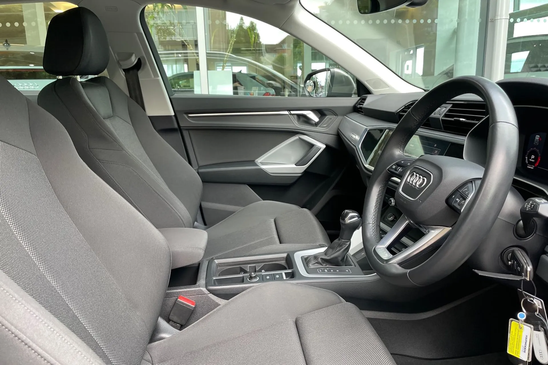 Audi Q3 thumbnail image number 24