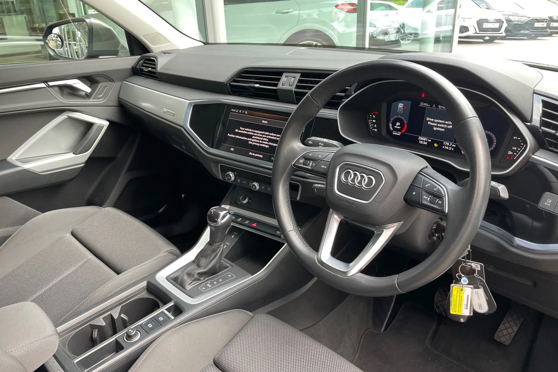Audi Q3 thumbnail image number 25