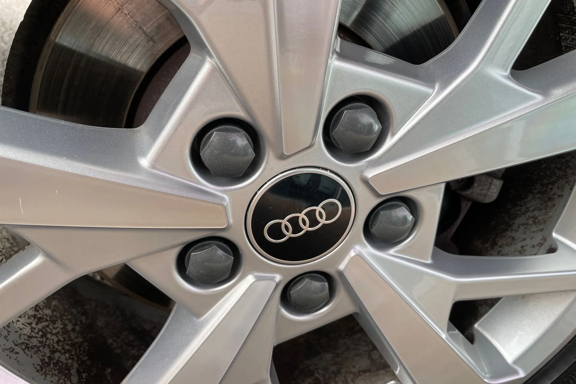 Audi Q3 thumbnail image number 17