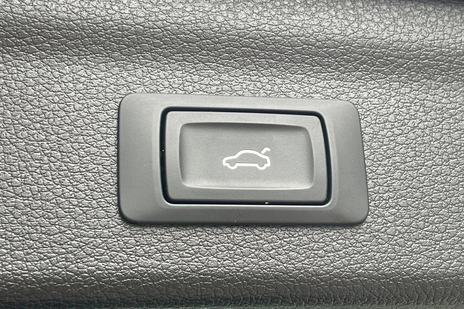 Audi Q3 thumbnail image number 19