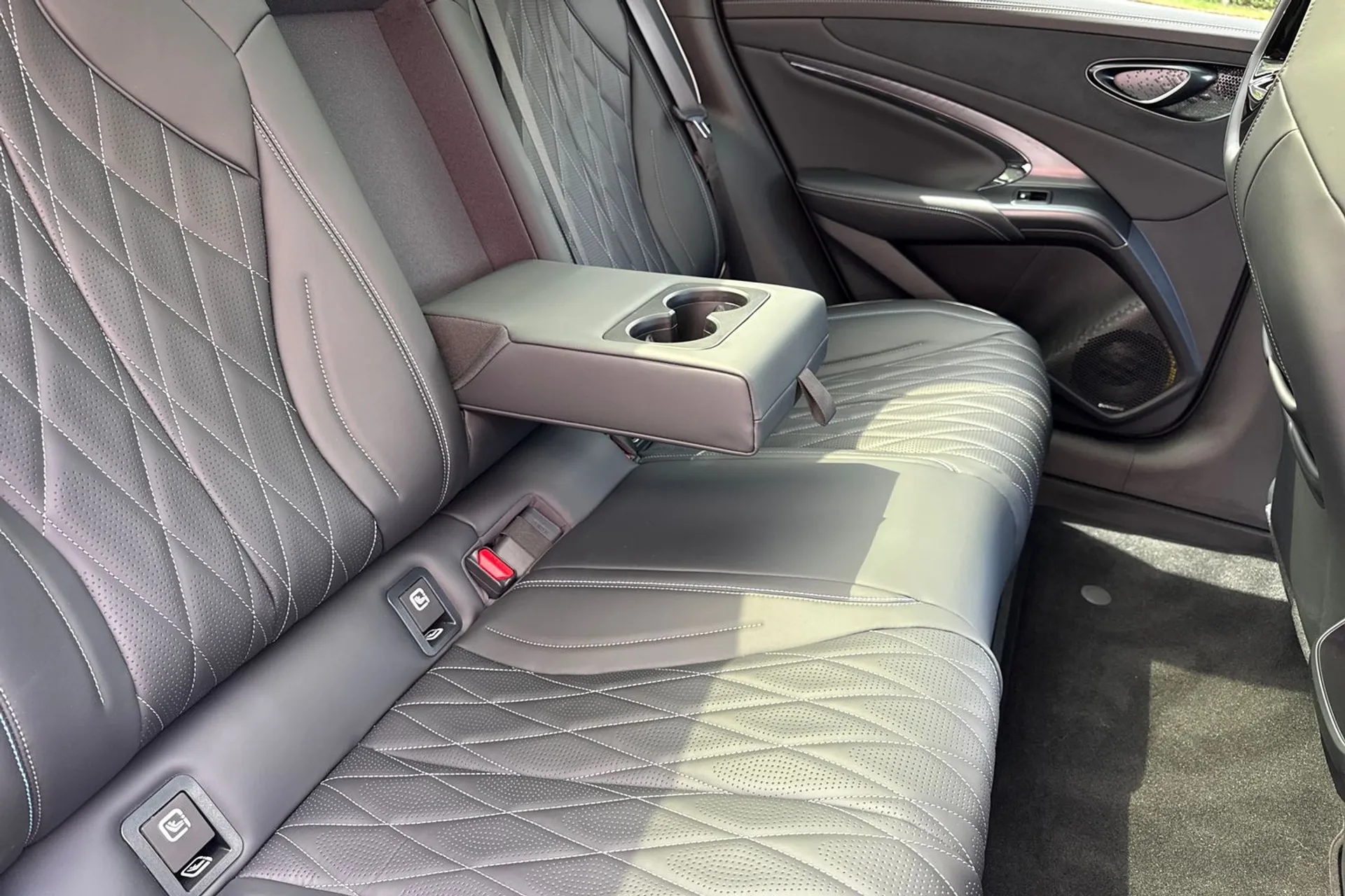 BYD SEAL thumbnail image number 21