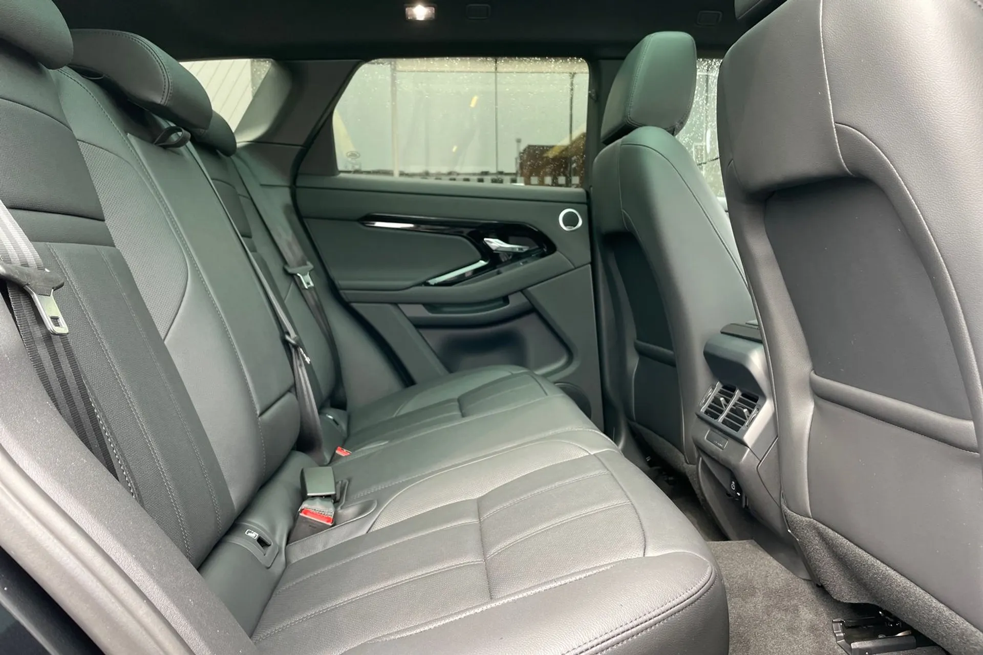 LAND ROVER RANGE ROVER EVOQUE thumbnail image number 37