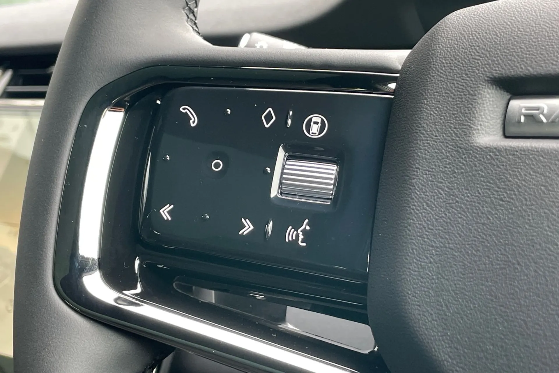 LAND ROVER RANGE ROVER EVOQUE thumbnail image number 29