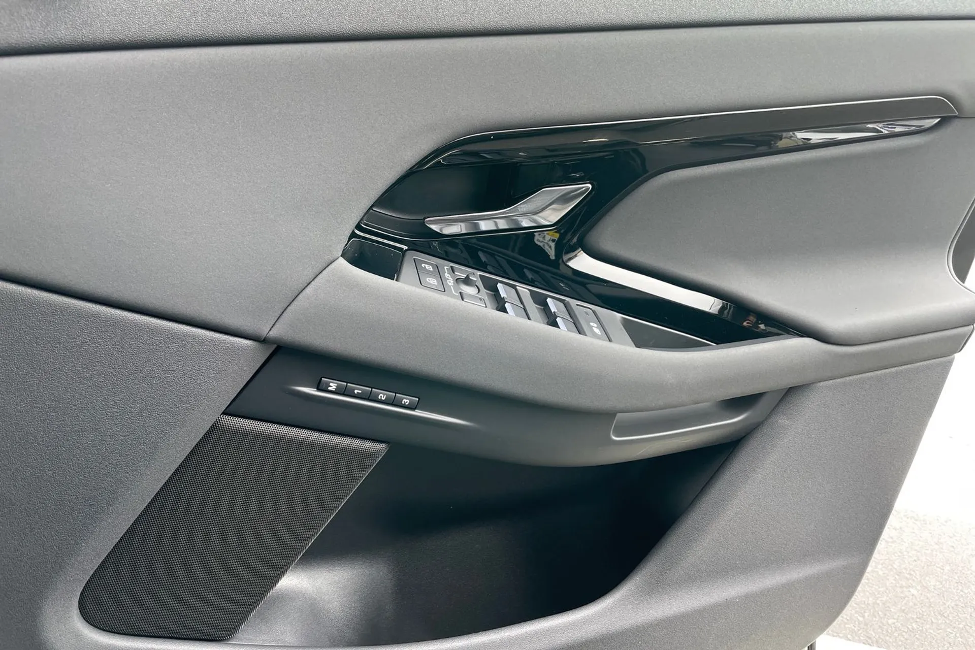 LAND ROVER RANGE ROVER EVOQUE thumbnail image number 18