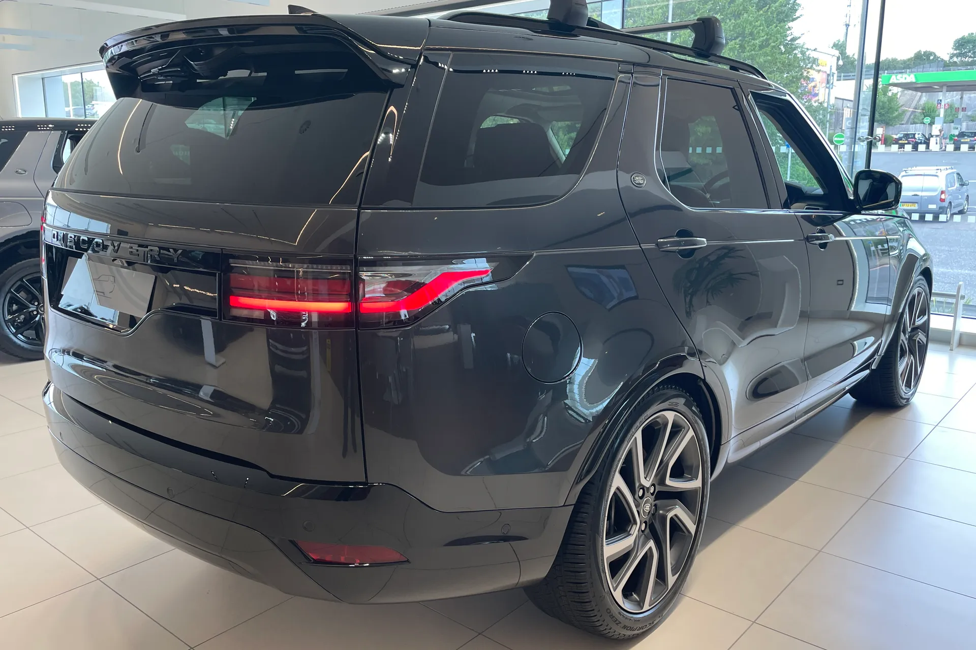 LAND ROVER DISCOVERY thumbnail image number 2