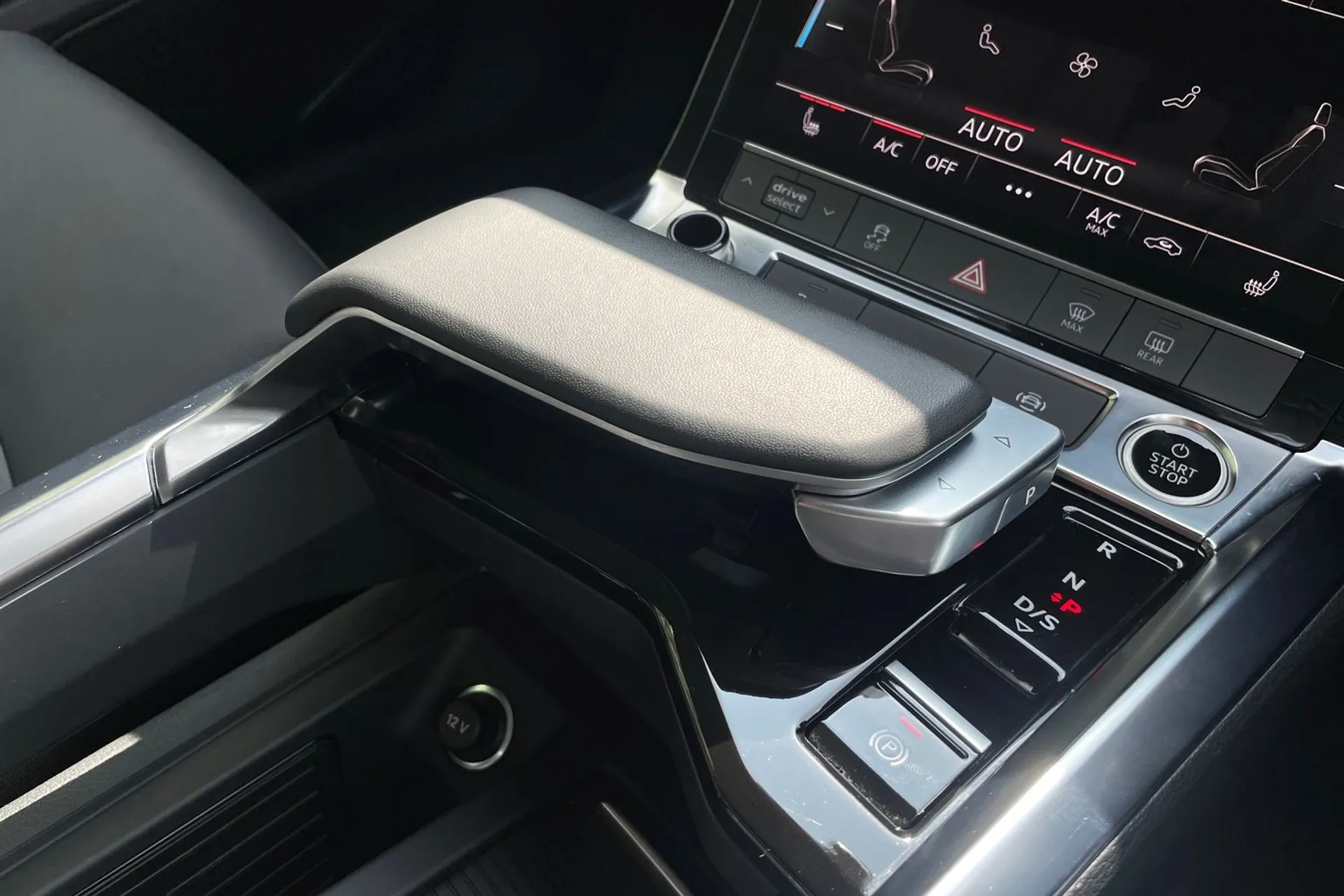 Audi Q8 thumbnail image number 24