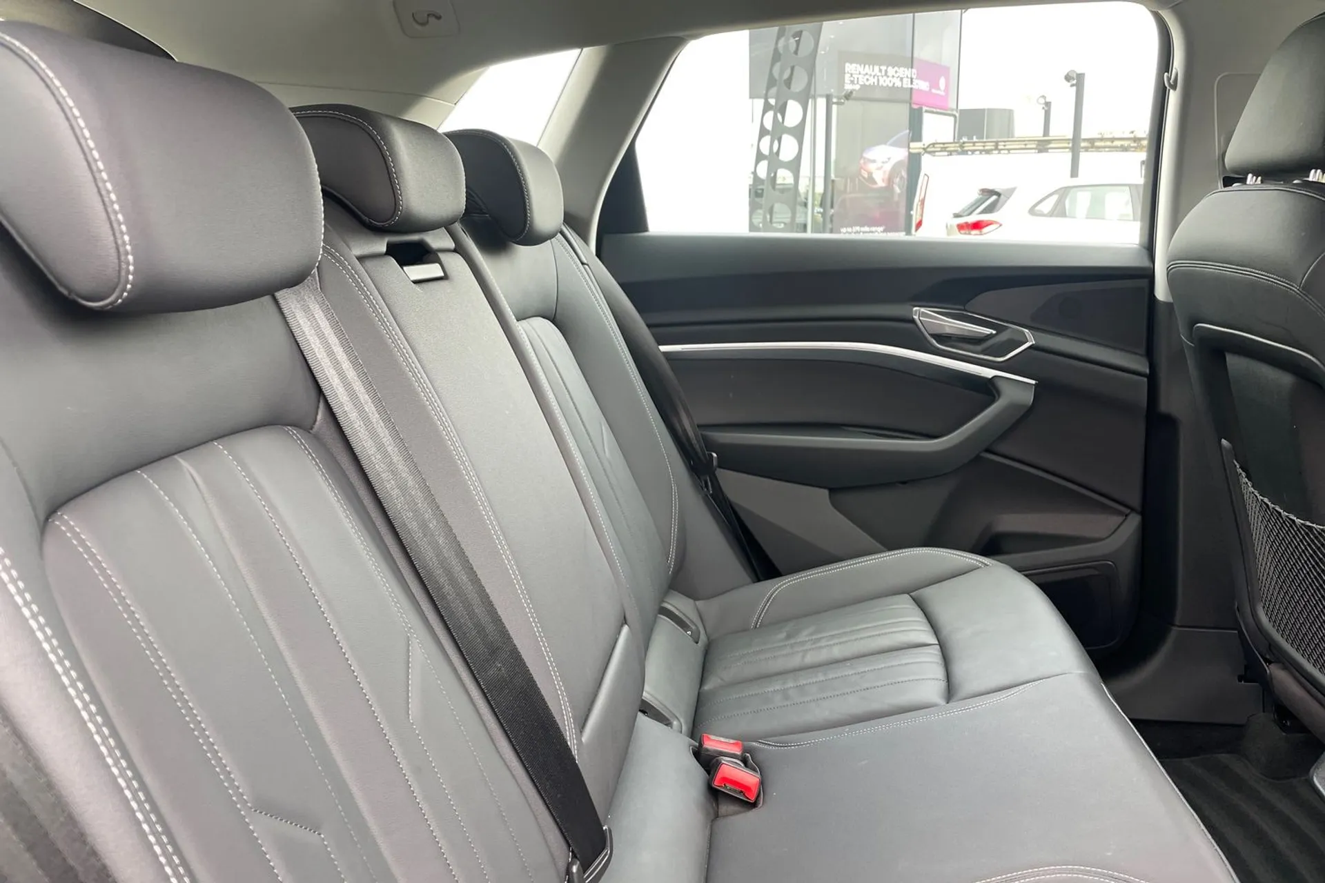 Audi Q8 thumbnail image number 21