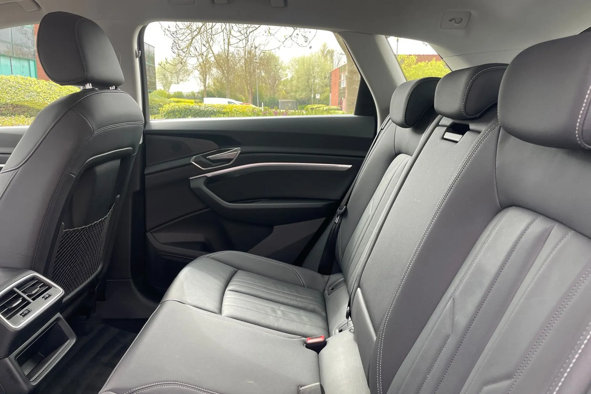 Audi Q8 thumbnail image number 30
