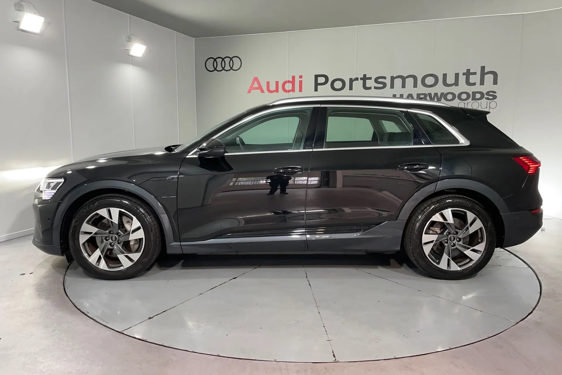 Audi Q8 thumbnail image number 12