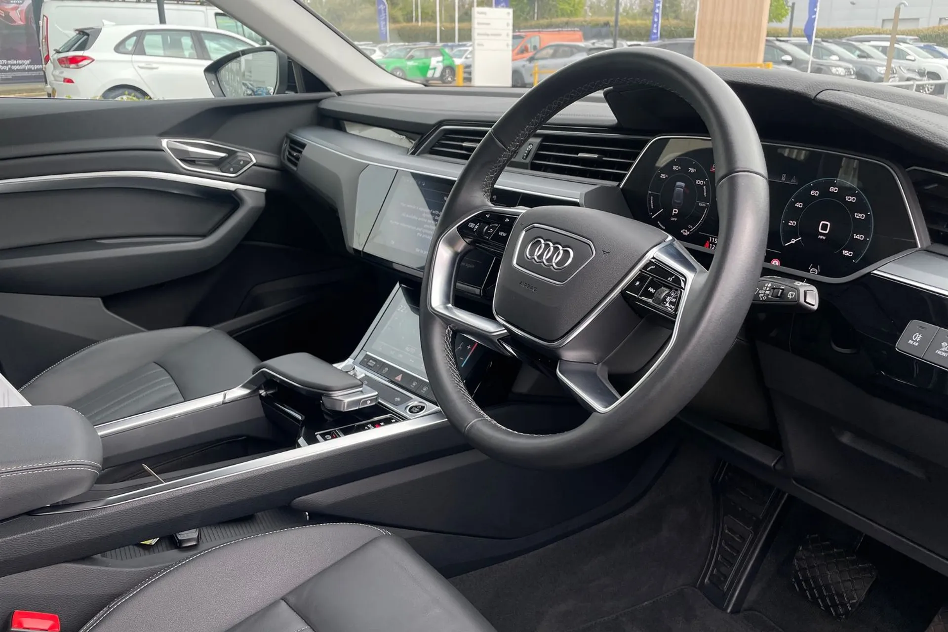 Audi Q8 thumbnail image number 26
