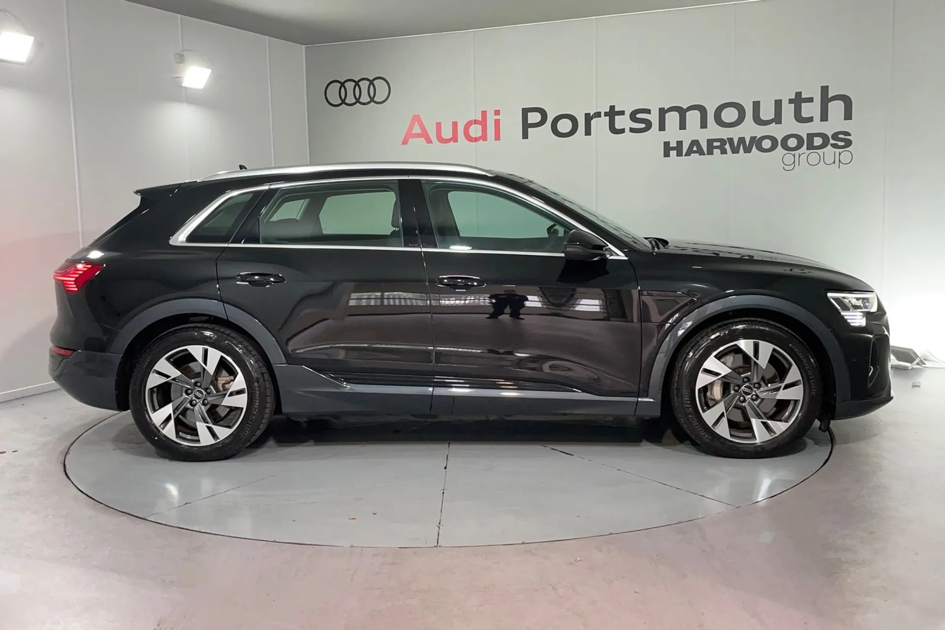 Audi Q8 thumbnail image number 2