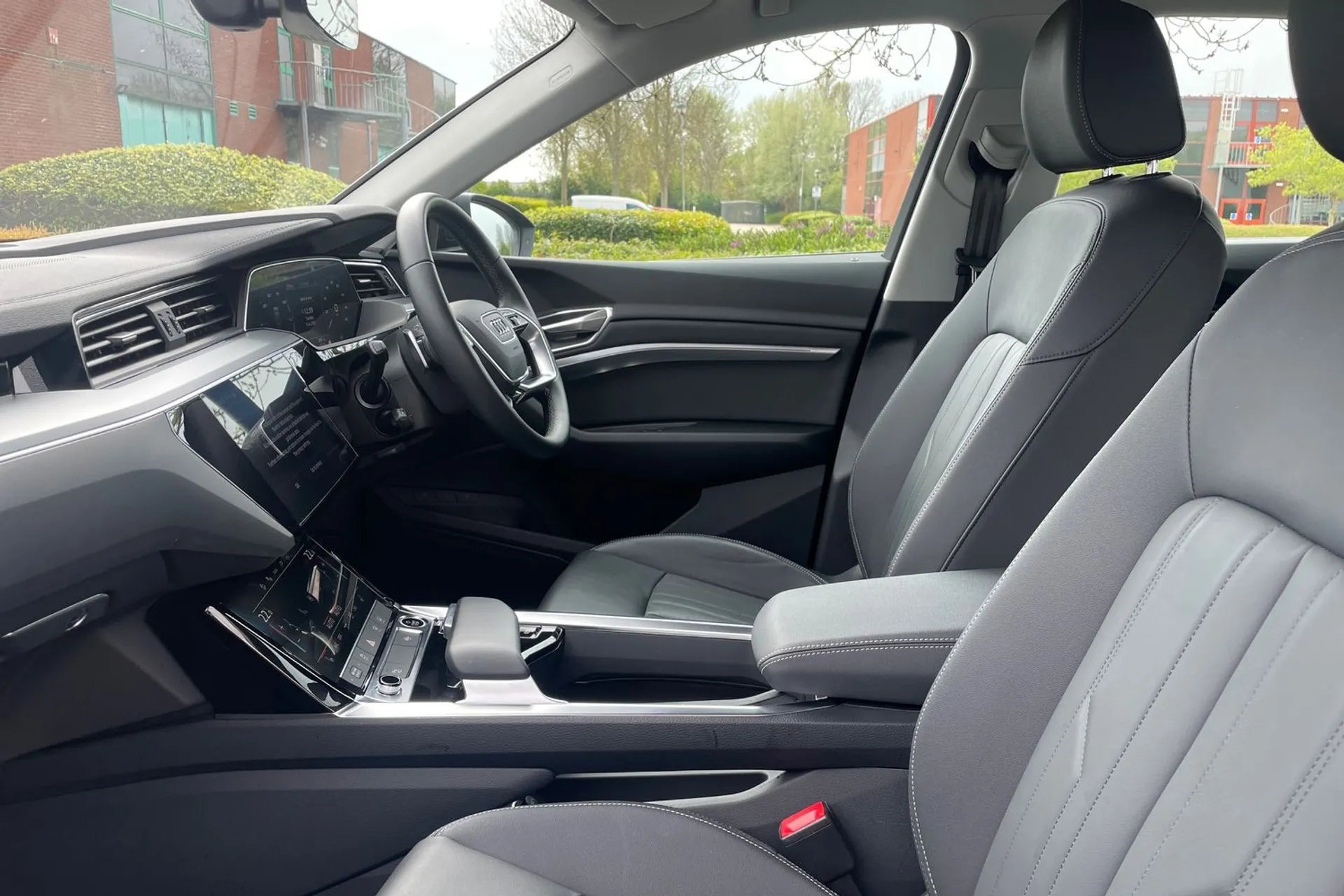 Audi Q8 thumbnail image number 28