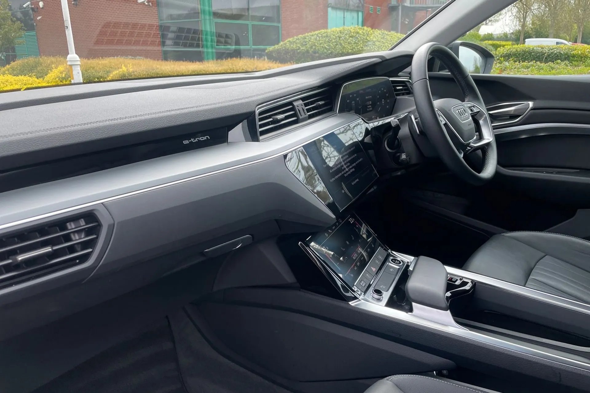 Audi Q8 thumbnail image number 27