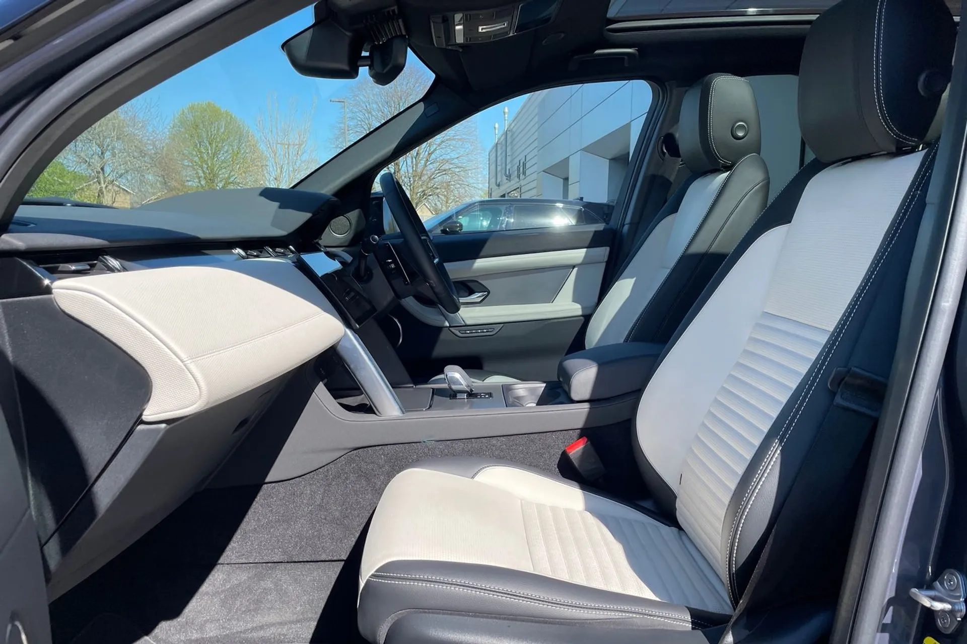 LAND ROVER DISCOVERY SPORT thumbnail image number 10